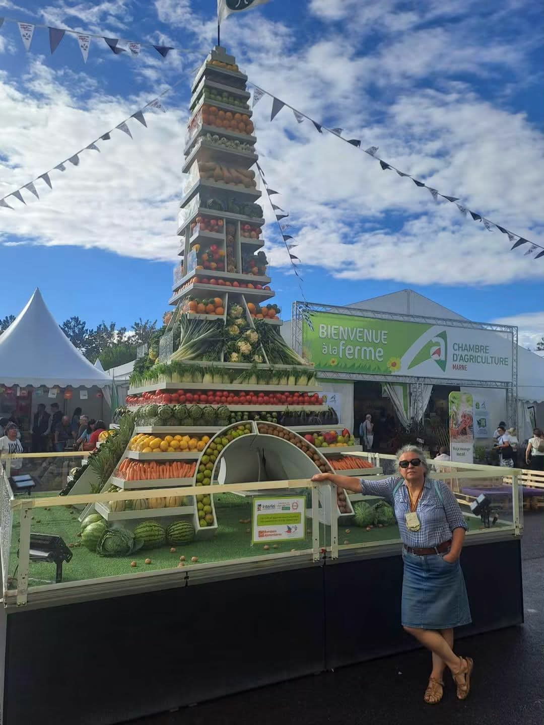 Tower of fruit and vegetables at the Chambre d'Agriculture stand of the 80th Foire de Châlons