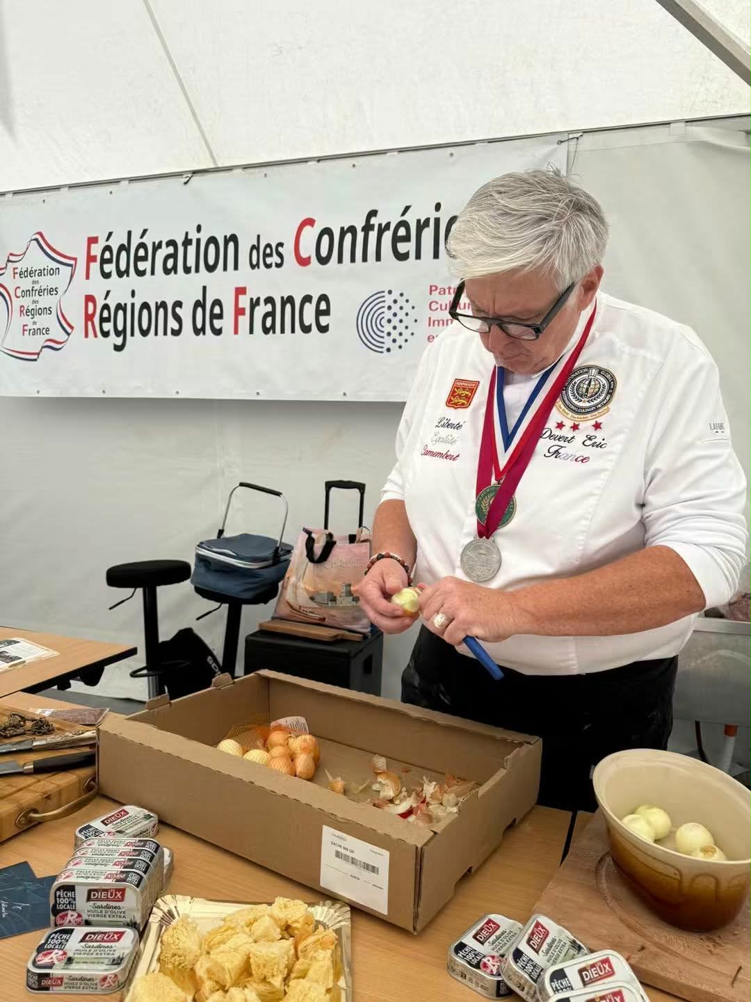 Chef Éric Devert preparing local products at the Fédération des Confréries des Régions de France stand
